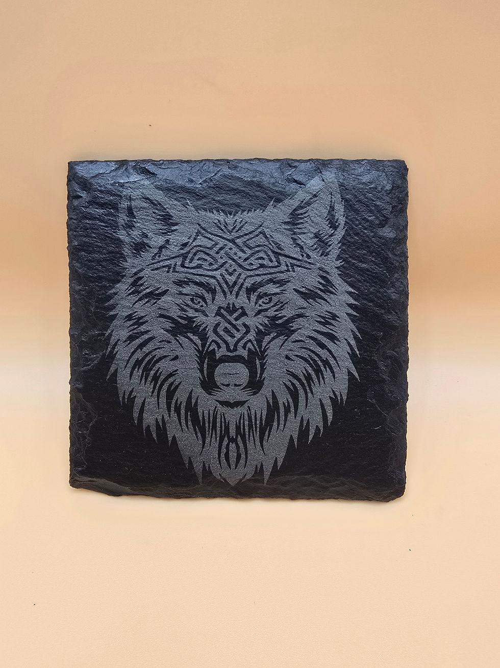 Miniaturbild: 🐺 Mondwölfe – Gravuren auf Schiefer (10×10 cm)