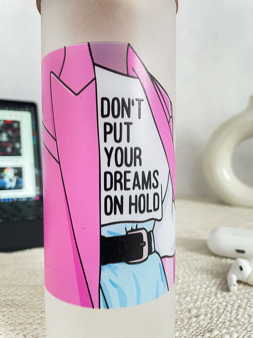Thumbnail: 650ml Frosted Grande Sipper| Don't Put Dreams on Hold Print| 20oz Tall Tumbler