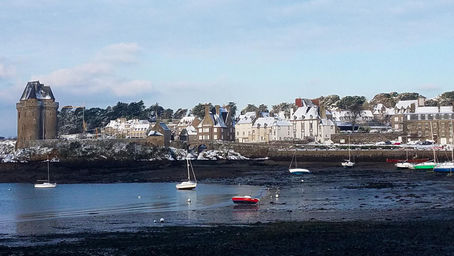 Squid fishing at the Solidor Slipway, Saint Malo: technical but incredibly addictive.