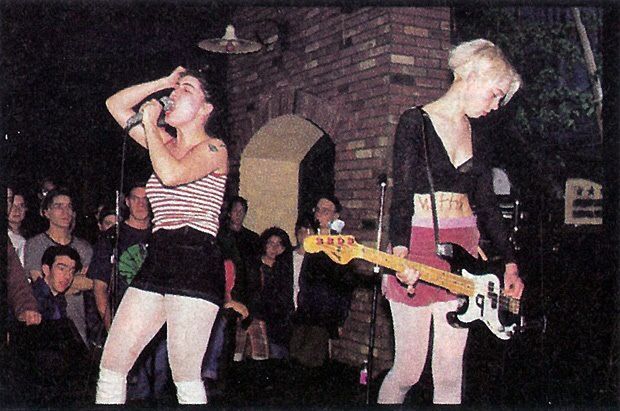 Bikini kill Riot grrrl