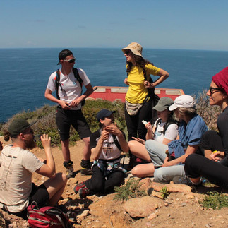 Ragazzi che fanno trekking Isola del Giglio