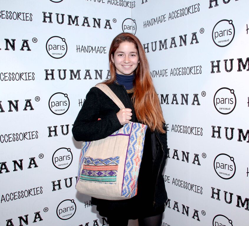 HUMANA EN TIENDAS PARIS