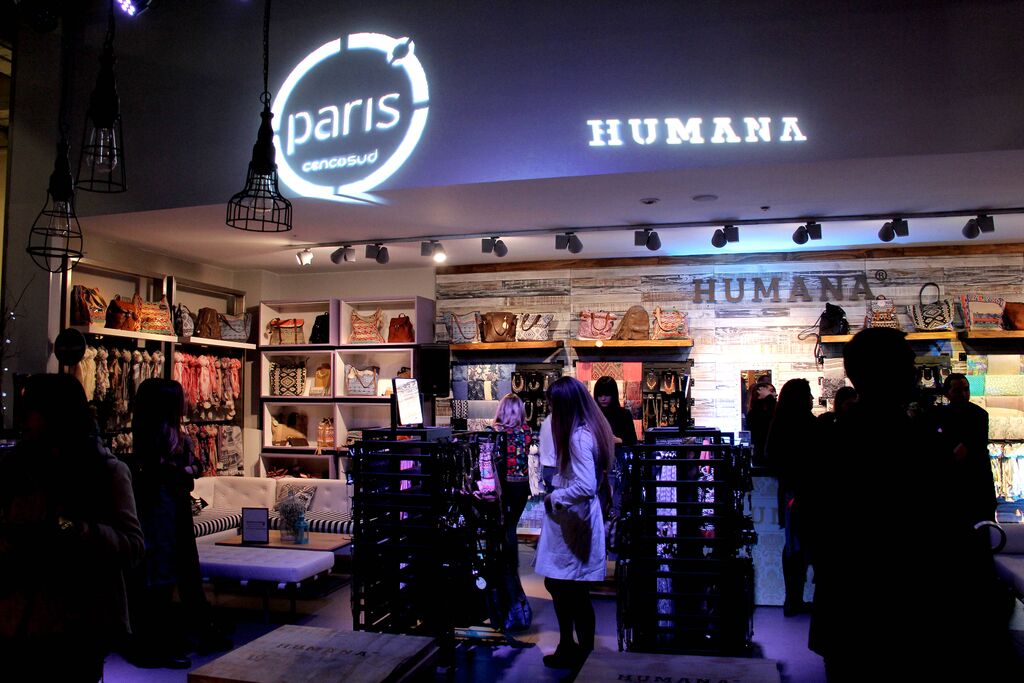 HUMANA EN TIENDAS PARIS