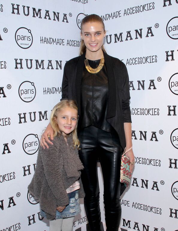 HUMANA EN TIENDAS PARIS