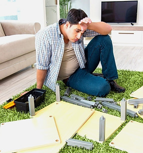 Meubels, kasten, tafels, stoelen, bedden in elkaar zetten, kasten monteren