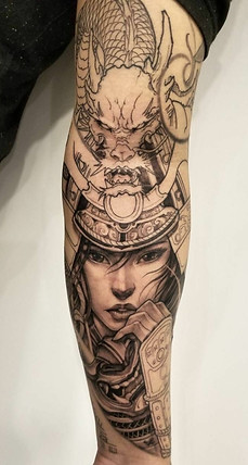 brazo-entero-tatuado-con-tattoo-simbolico-tattoo-japones-tatuajes-simbolicos-en-el-brazo-d
