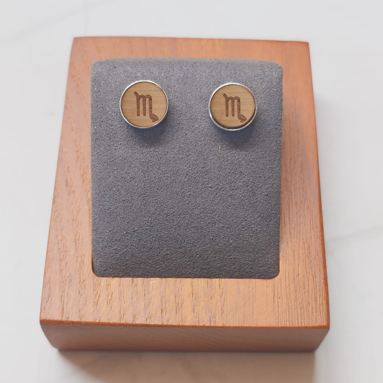 Skorpion Vollholz Ohrstecker in 925er Silber Ohrstecker