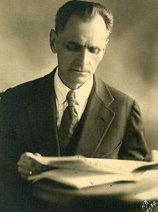 Arsenyev_reading_newspaper.jpg