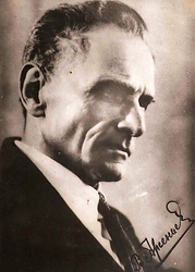 800px-Vladimir_Arsenyev_in_late_1920s.pn