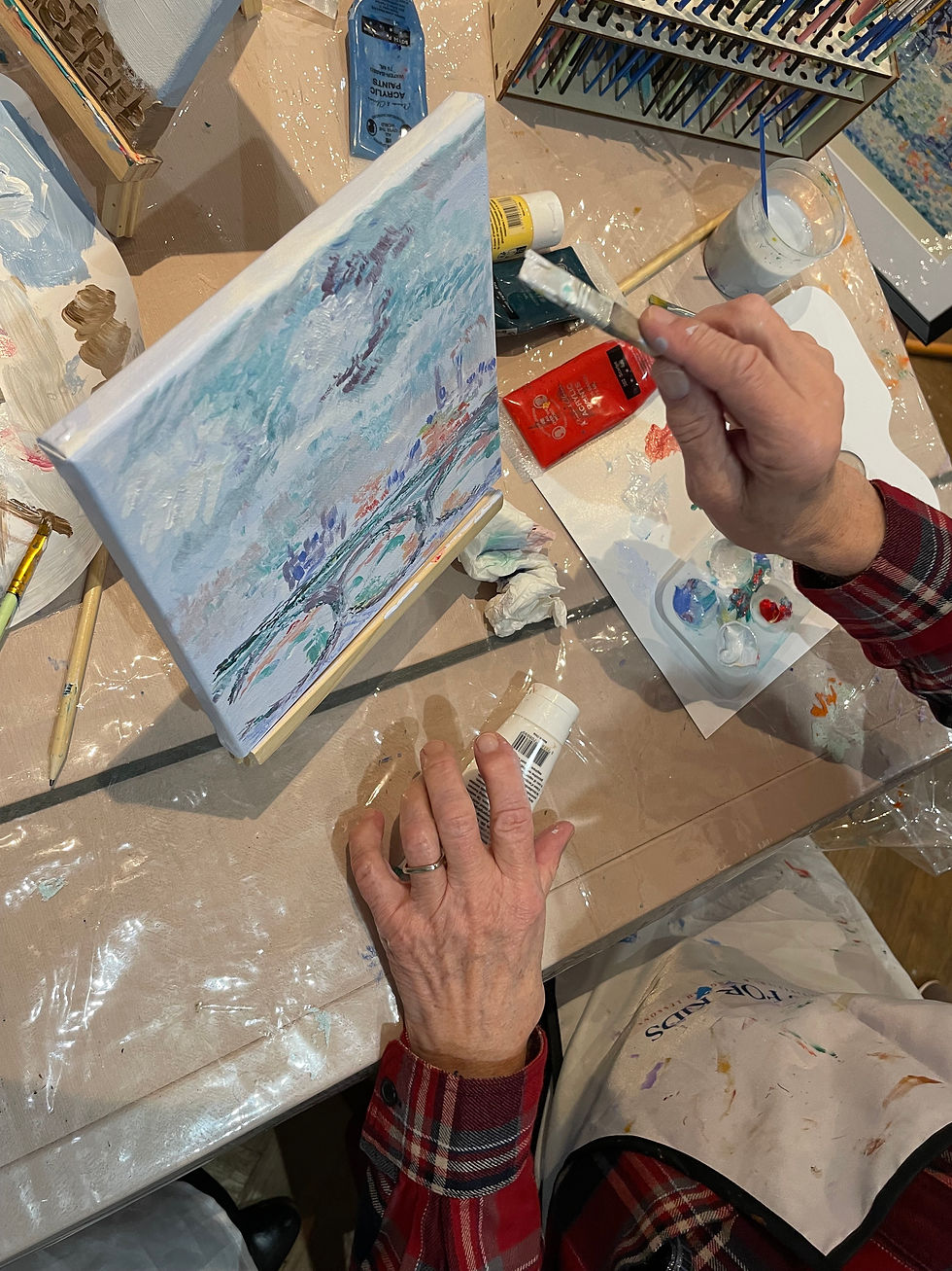 Intergenerational art class in Paris