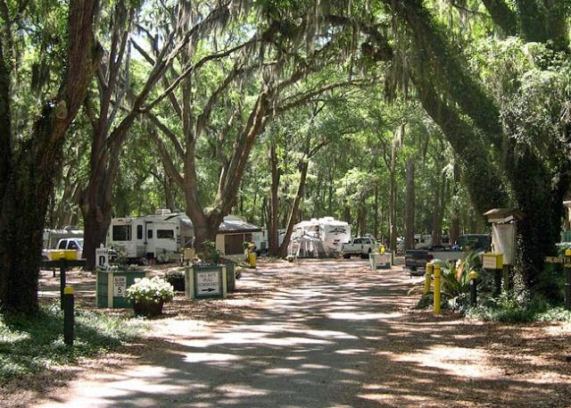 Image of RVs and campers at Periwinkle Park & Campground in Sanibel Island