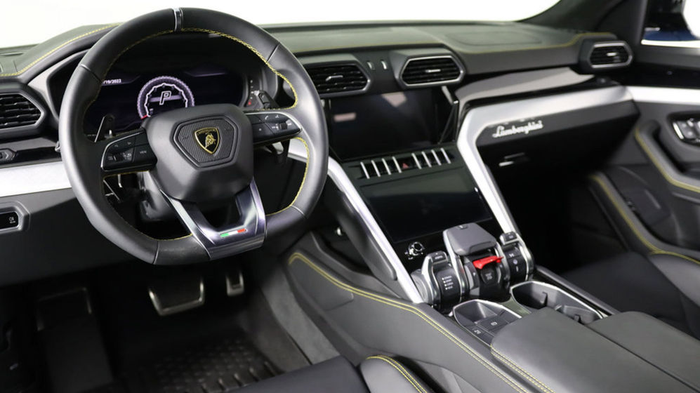 Lamborghini Urus -
Cinquième page galerie - Location de voiture de luxe à Lausanne, Genève Bern, Montreux -
Vox Luxury Car