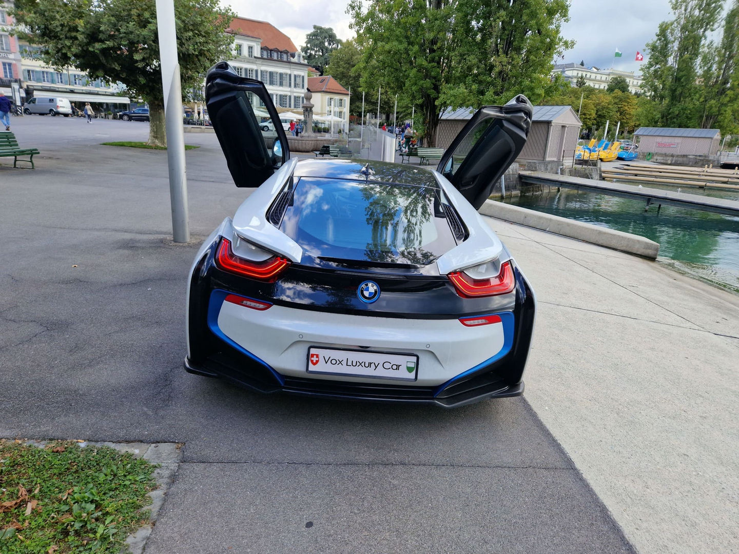 Bmw i8 - 
Quatrième page galerie -Location de voiture de luxe à Lausanne, Genève Bern, Montreux - 
Vox Luxury Car