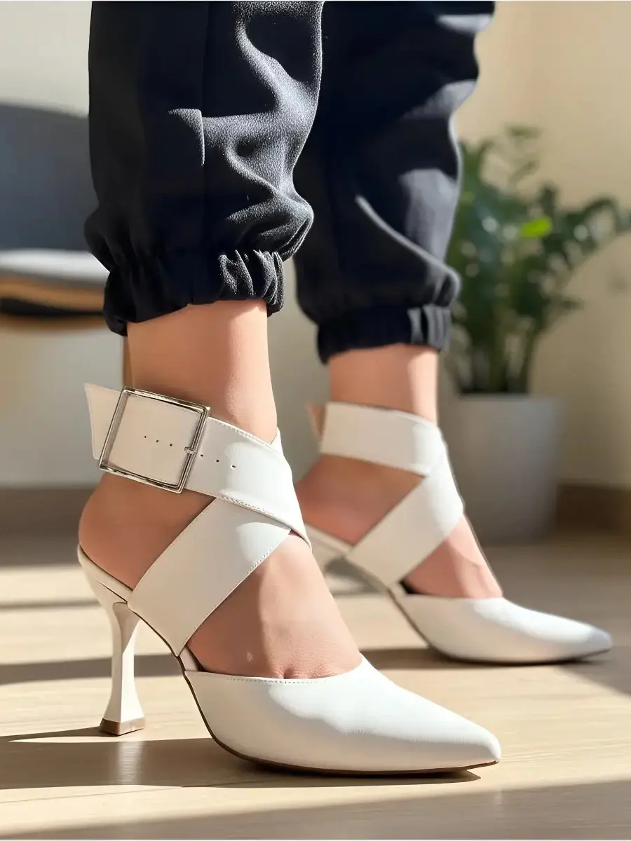 Miniatura: Scarpin Salto Médio Com Fivela Elegante 