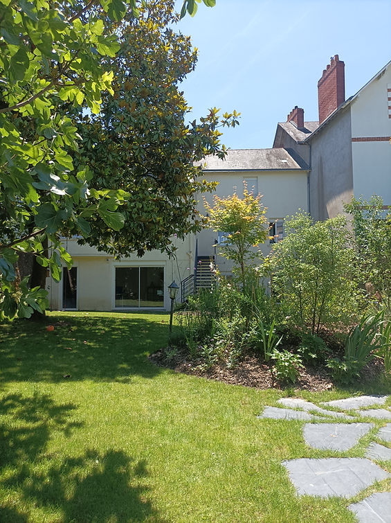 jardin nantes dalles de schiste joints gazon plantations paysagiste bordeaux paysagiste nantes aménagement jardin