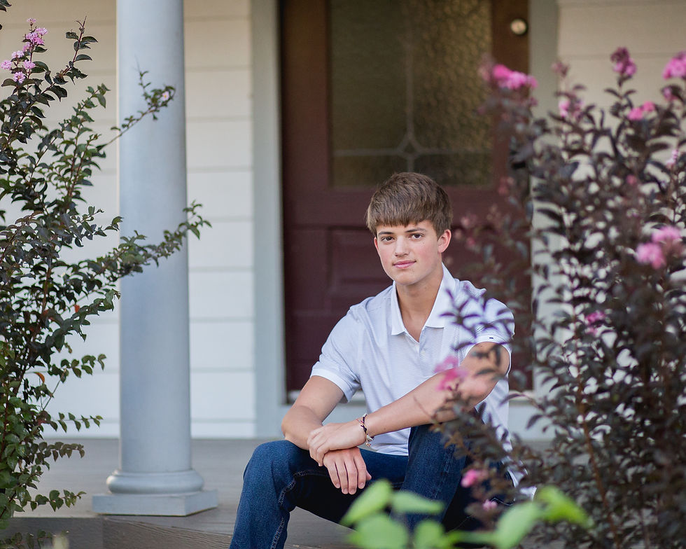 senior boy pose