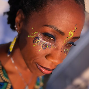 maquilleuse paillettes paris