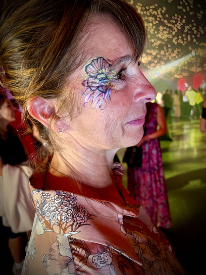maquilleuse paillettes paris