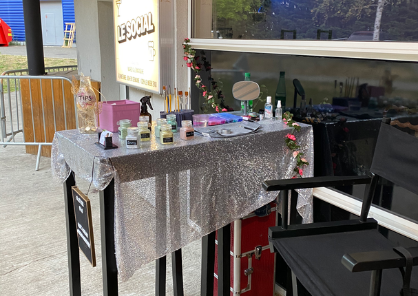 Maquillage paillettes écologiques