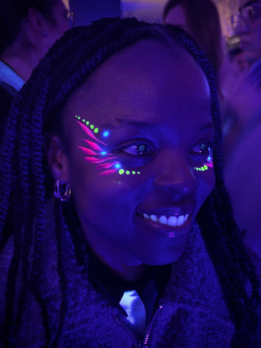 maquillage femme fluo 