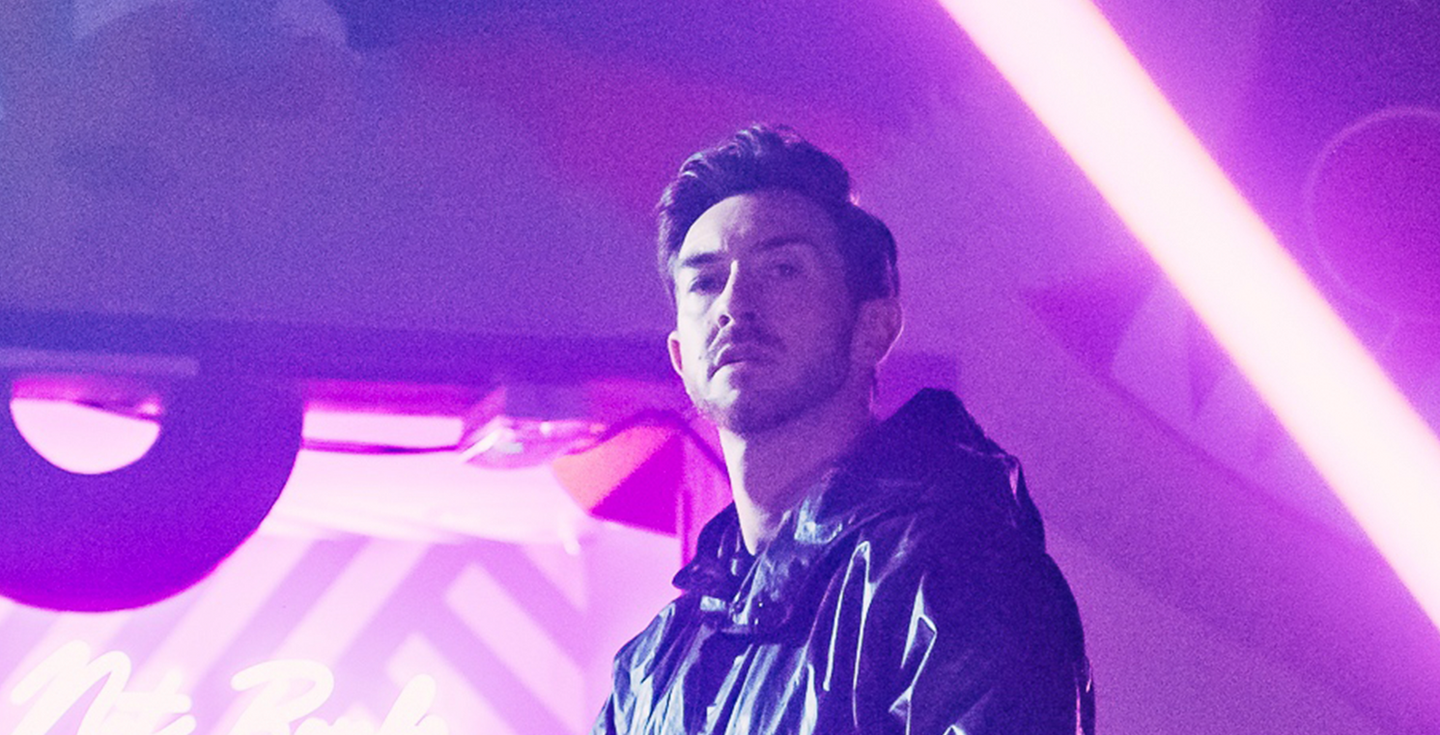 Andy McGuire performing during Million Dollar Men Live UK theatre show