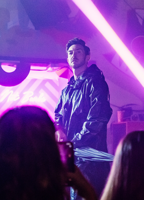 Andy McGuire performing during Million Dollar Men Live UK theatre show