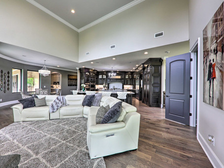 MansionLivingRoom.jpeg