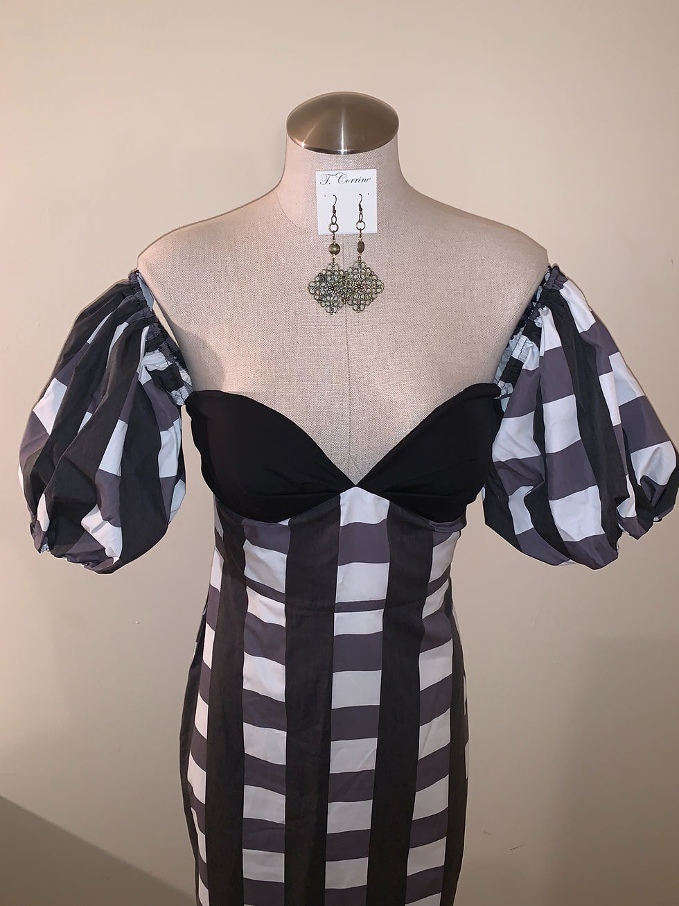 Thumbnail: Off the shoulders dress