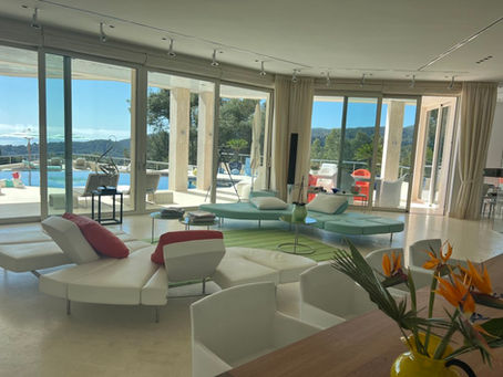 Contemporary Mediterranean Estate mit panoramischer Privatsphäre