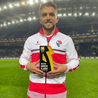 Com menos um, Pedrinho jogou por 2 no Dragão