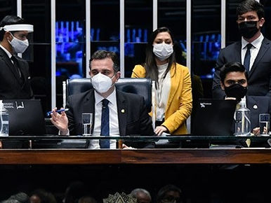 Criação do Auxílio Brasil e do vale-gás ocuparam pauta do Congresso em 2021
