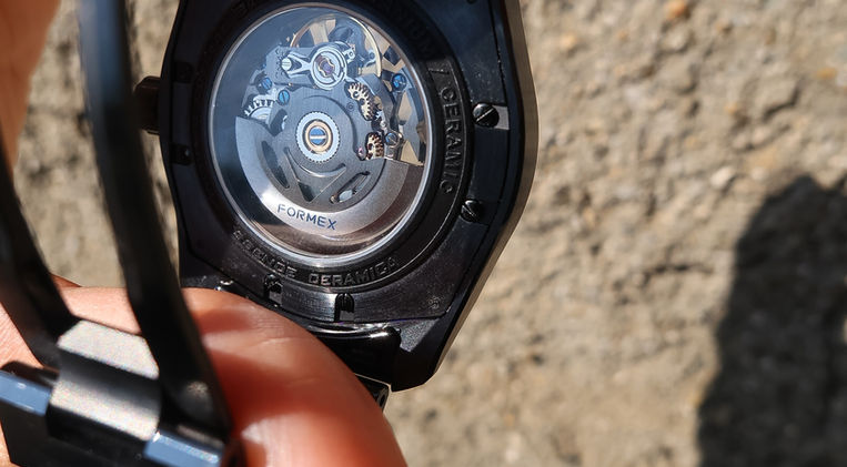 Formex Essence Ceramica Skeleton COSC 41 Stradale Viola Review sophies.watch.world Mainspring Watch Magazine