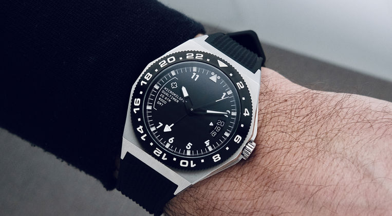 Micromilspec Pilot GMT Dualtimer Review Sellita SW330-2 Military Watch Mainspring Watch Magazine