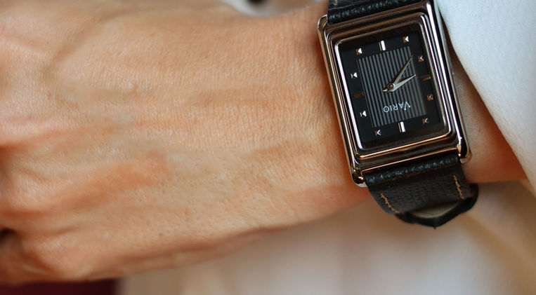 Vario Versa Automatic Single Time Black Tuxedo Review Mainspring Watch Magazine Sophies Watch World Reversible Watch