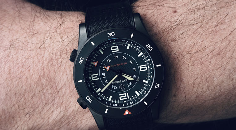 Elliot Brown Beachmaster NIVO- 0H0-623 Review British Brand Military Tool Watch Quartz GMT Mainspring Watch Magazine