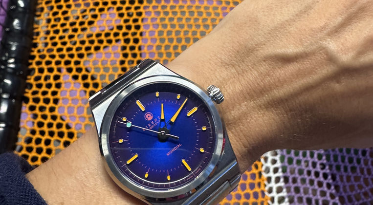 Direnzo DRZ 04R_38 Mondial Space Girl Review Swiss Made Collaboration Sophies Watch World Mainspring Watch Magazine