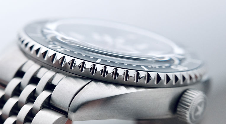 Jack Mason Strat-o-timer Titanium Diver GMT Review American Watch Brand Miyota 9075 Mainspring Watch Magazine