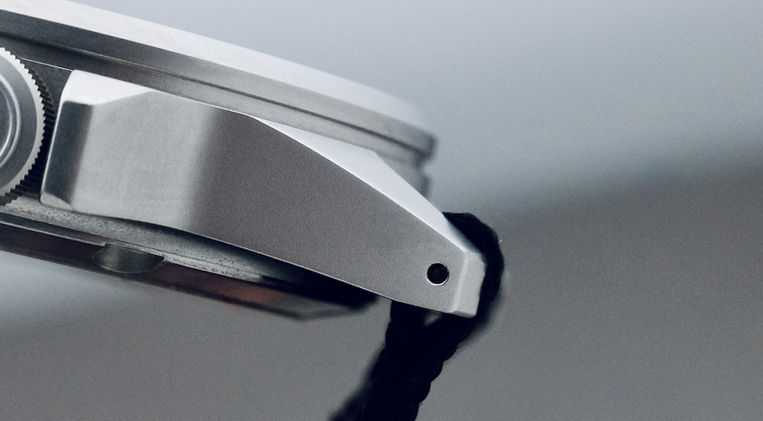 Unimatic Modello Quattro UT4-GMT Review Italian Watch Brand Tool Watch Quartz Shock Protection Mainspring Watch Magazine