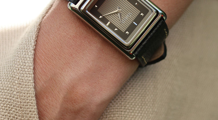 Vario Versa Automatic Single Time Black Tuxedo Review Mainspring Watch Magazine Sophies Watch World Reversible Watch