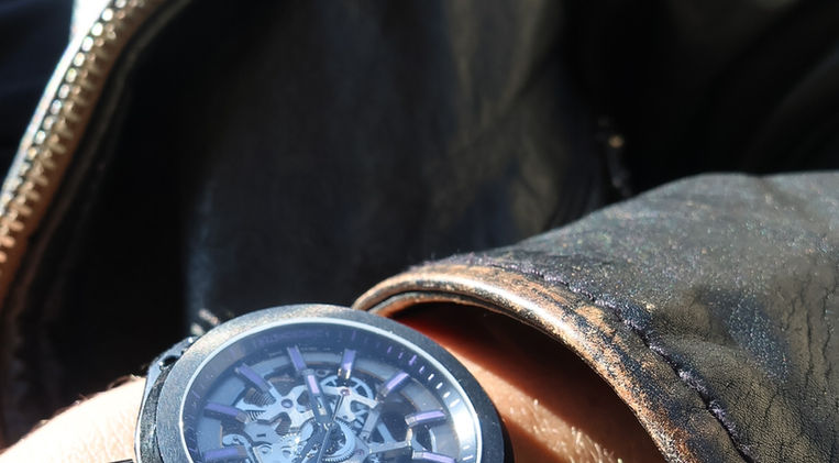 Formex Essence Ceramica Skeleton COSC 41 Stradale Viola Review sophies.watch.world Mainspring Watch Magazine