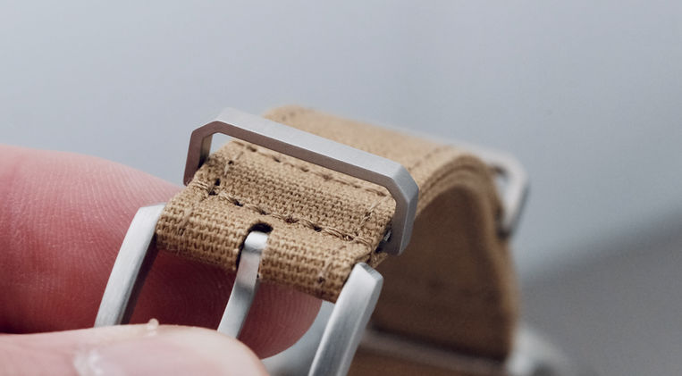 Haveston Military Straps Review Corp Canvas AAF Earth-613 Carrier-SC British Strapmaker Military Watch Strap Nylon Canvas Mainspring Watch Magazine