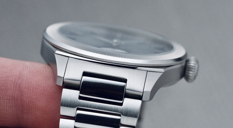 Alato Ogonsten Anthracite Grey Review Quartz Sports Watch Swedish Brand Mainspring Watch Magazine