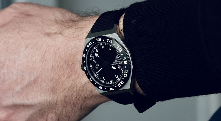 Micromilspec Pilot GMT Dualtimer Review Sellita SW330-2 Military Watch Mainspring Watch Magazine