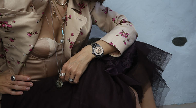 Vario Empire Seasons True GMT Autumn Salmon Review @sophies.watch.world for Mainspring Watch Magazine