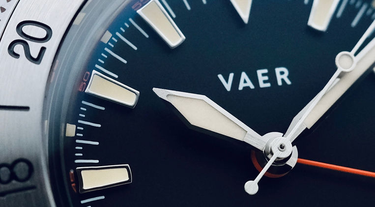 Vaer G5 Pacific Steel 39mm USA GMT Review American Watch Brand Made in America Traveler True GMT Diver Mainspring Watch Magazine