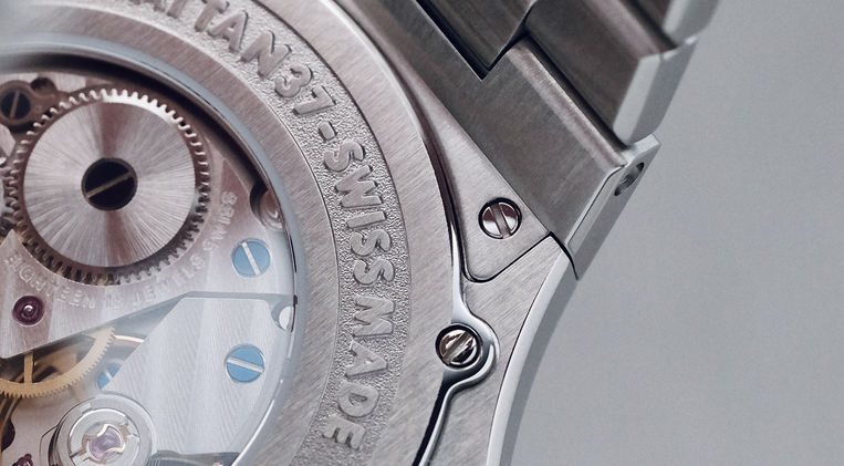 Maen Manhattan 37 Ultra-Thin Golden Swan Review Swedish Microbrand Stone Dial La Joux-Perret D101 Mainspring Watch Magazine