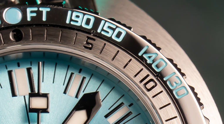 Doxa SUB 200T Aquamarine Sunray Review Chrono.Girl.Life Swiss Made Dive Watch Mainspring Watch Magazine