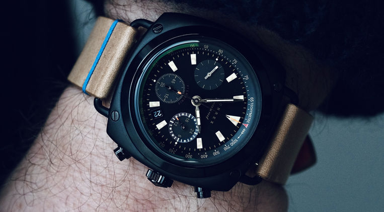 Sunrex Banana Reef Review SolarQuartz Chronograph Diver Microbrand Mainspring Watch Magazine
