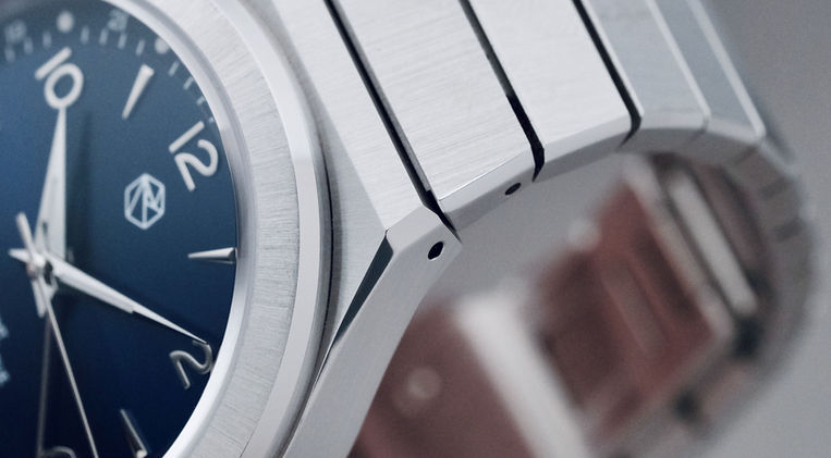 Manime La Meridienne GMT Blue Review Miyota 9075 French Microbrand Mainspring Watch Magazine