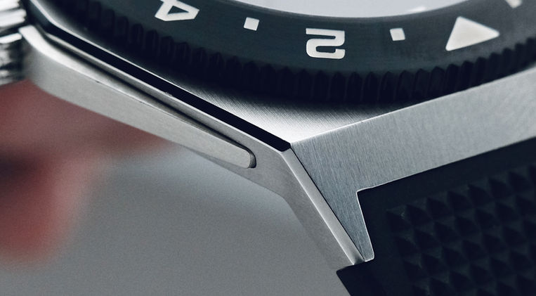 Micromilspec Pilot GMT Dualtimer Review Sellita SW330-2 Military Watch Mainspring Watch Magazine